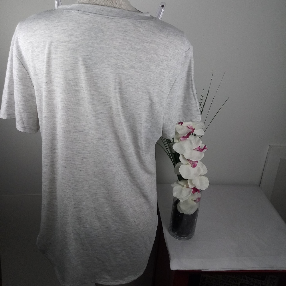 🍓$12 Frida Kahlo Hawaiian Graphic Tee NEW Juniors - Picture 2 of 13